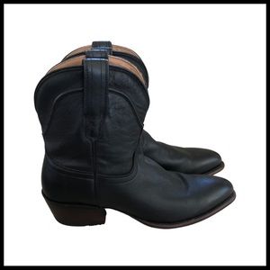 Black leather Tecovas cowgirl boots
